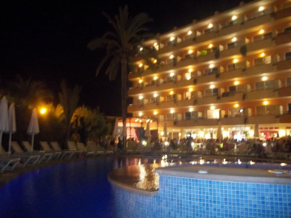 Hotelblick am Abend Caprice Janeiro Hotel & Spa