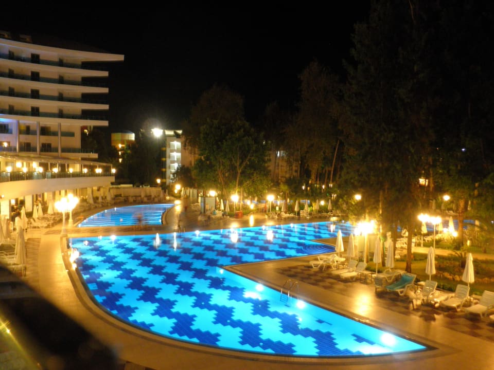Hotelpool vom Hauptrestaurant aus gesehen 1.Stock Hotel Botanik Platinum