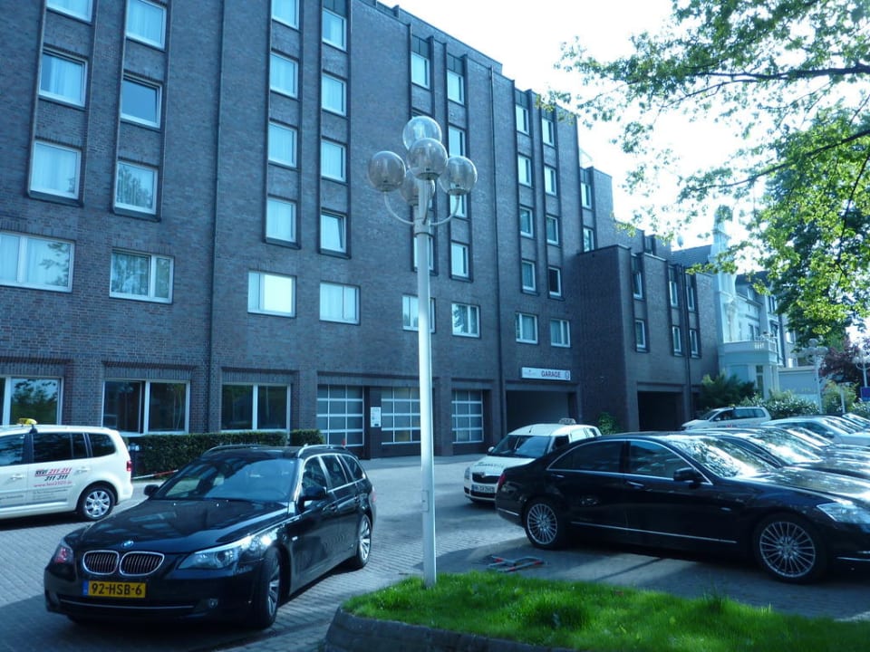 Einfahrt zur Garage Crowne Plaza ® Hamburg - City Alster