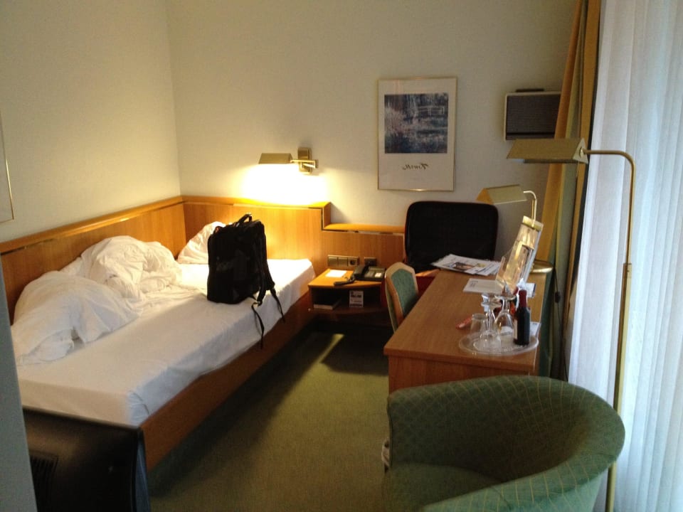 Blick von der Badezimmertüre  Parkhotel Wittekindshof