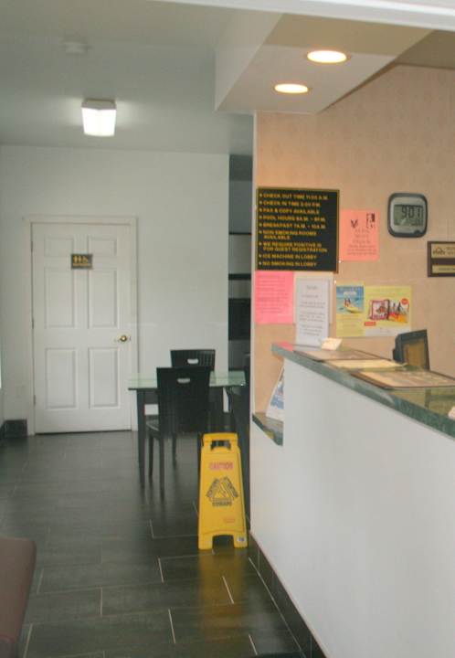 Empfang + Frühstücksraum Hotel Days Inn Neptune