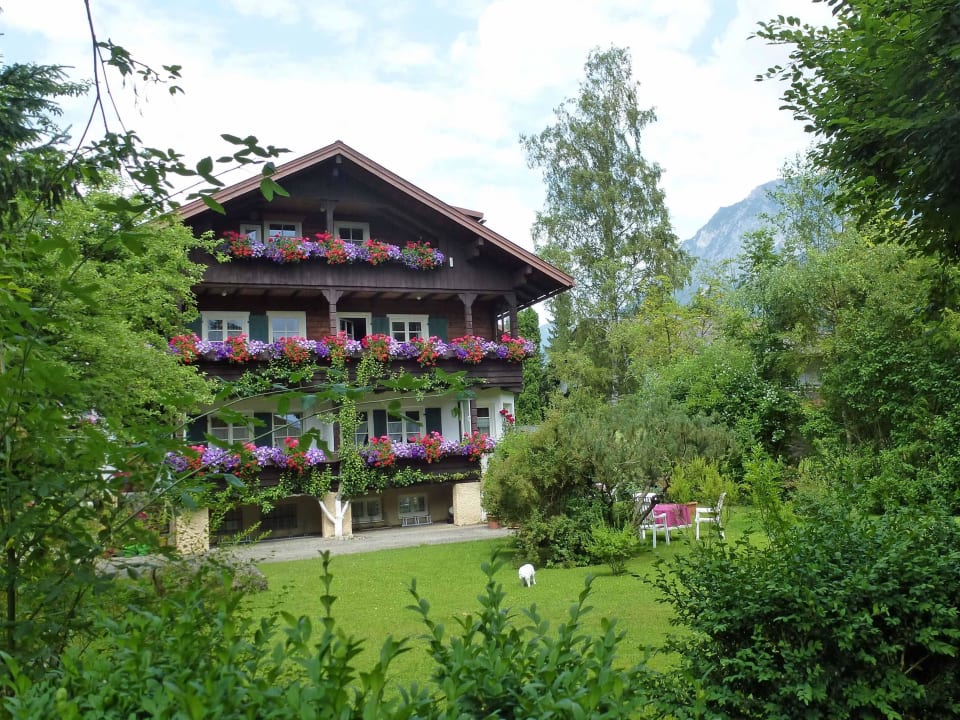 Blick vom Garten auf die Ferienwohnungen Ferienwohnungen Lingg