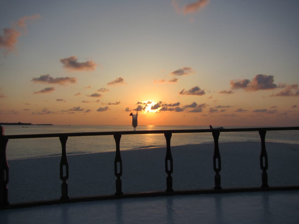 Ausblick Outrigger Maldives Maafushivaru Resort