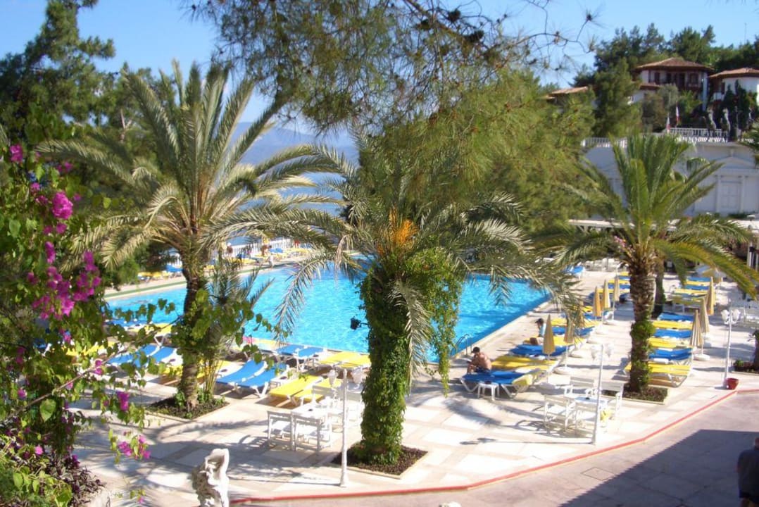 Pool im Centrum der Anlage Club & Hotel Letoonia