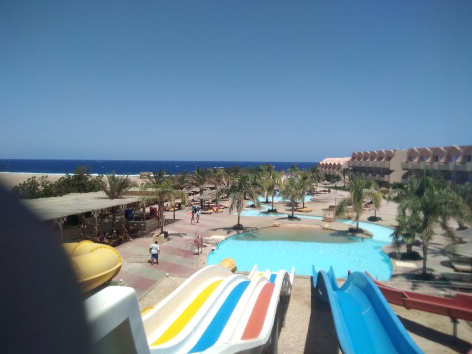 Oben von der Rutschanlage Three Corners Sea Beach Resort