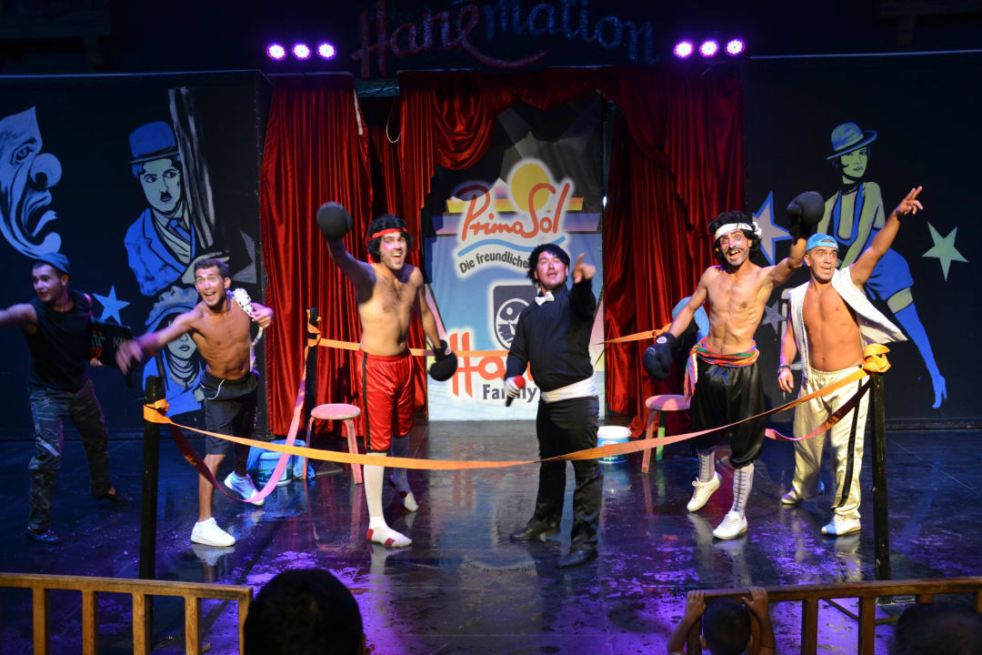 Sketch um einen Boxkampf Hane Family Resort