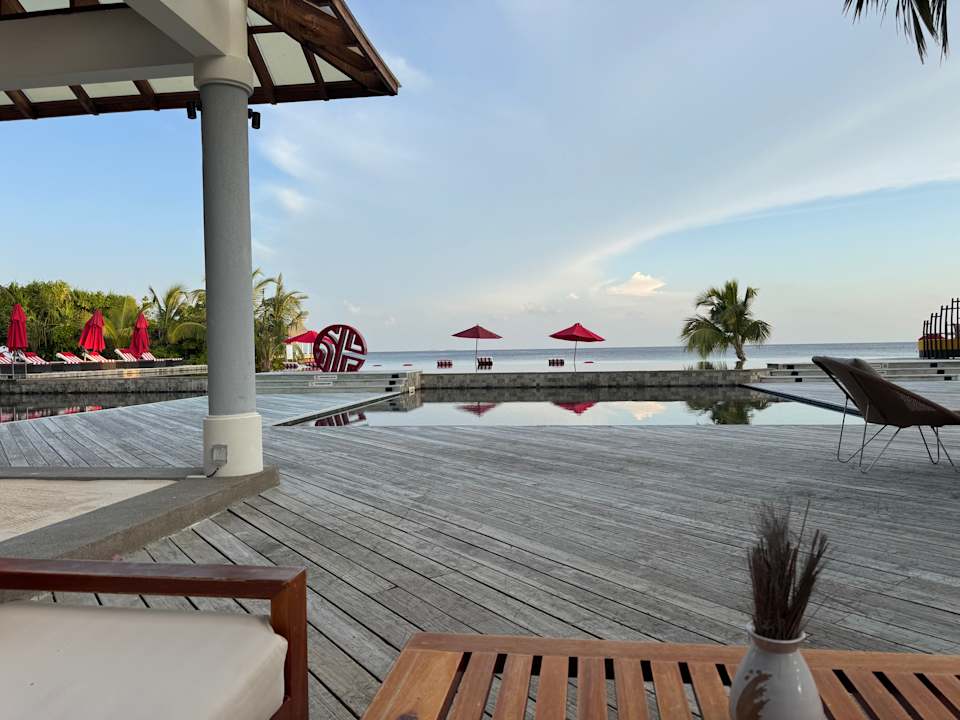 Pool NH Collection Maldives Havodda Resort