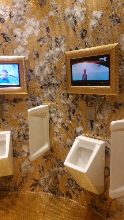 Männer WC Azura Deluxe Resort & Spa Hotel