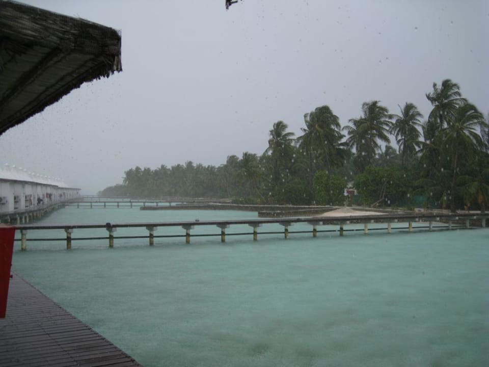 Ein kurzer Regenschauer Cinnamon Hakuraa Huraa Maldives