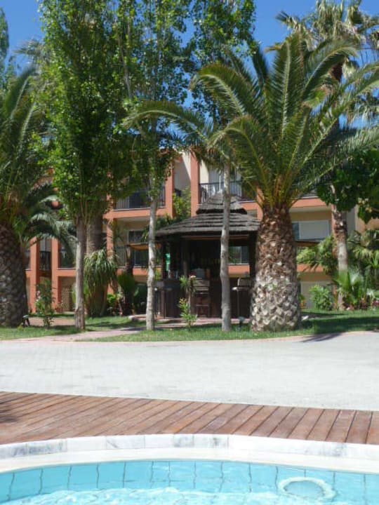 Poolbar mit Babypool im Vordergrund Minos Mare Royal