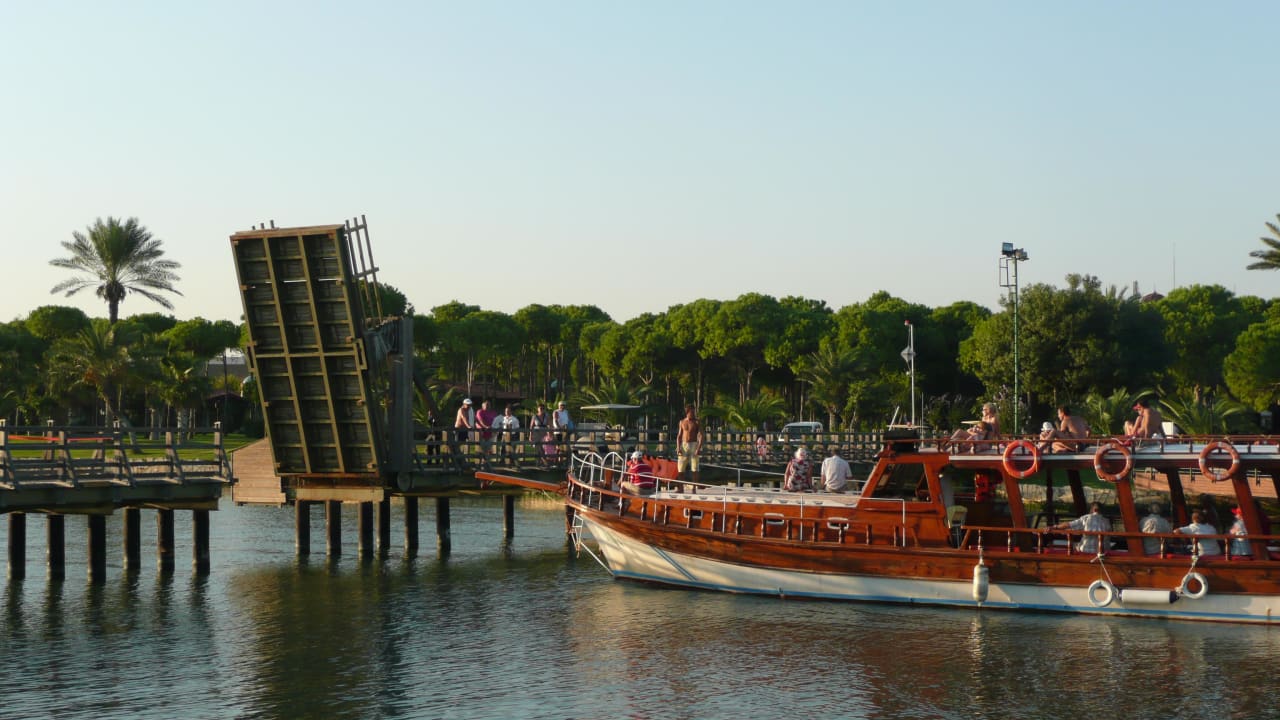 Zugbrücke zur vorgelagerten Insel Gloria Golf Resort