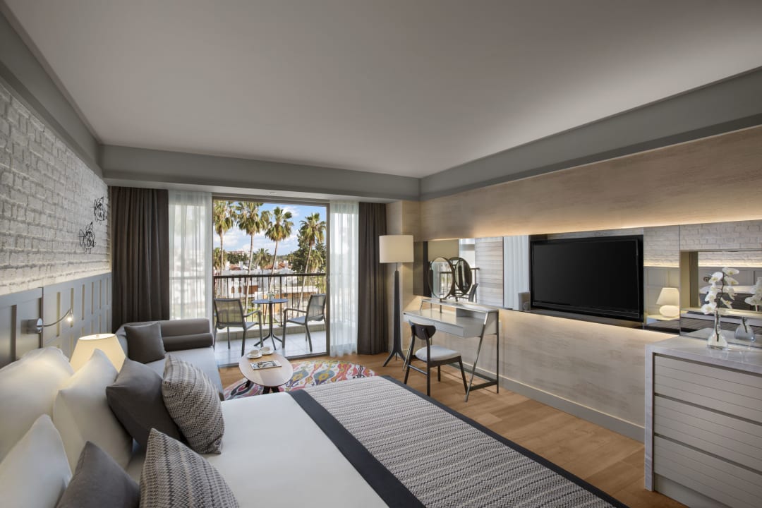 Zimmer Acanthus Cennet Barut Collection