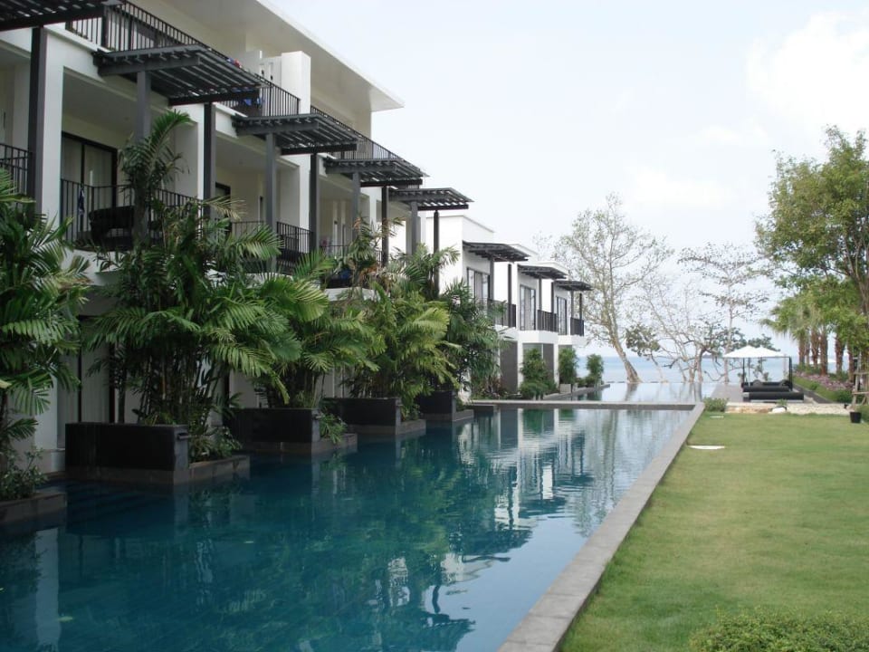 Aussenansicht mit Gartenanlage und Pool Hotel The Chill Koh Chang
