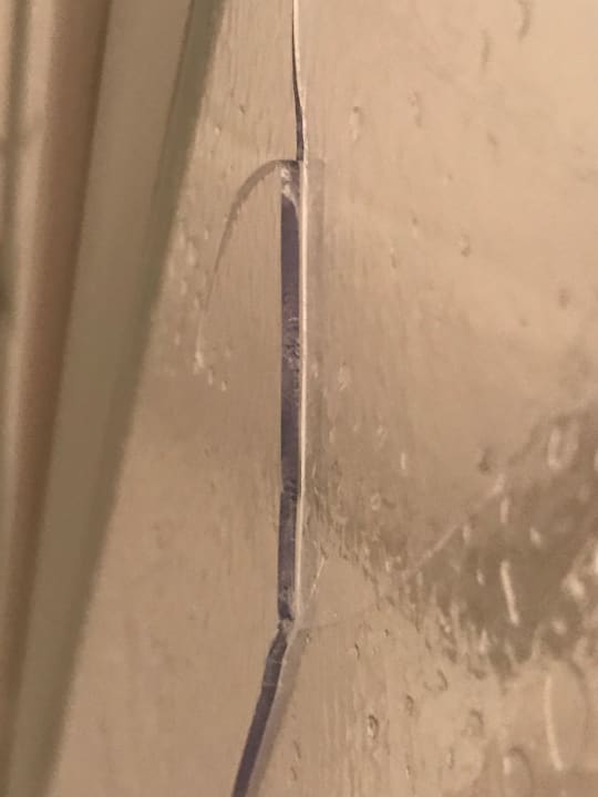 Zerbrochene Duschfaltwand Hotel Dorfkammer