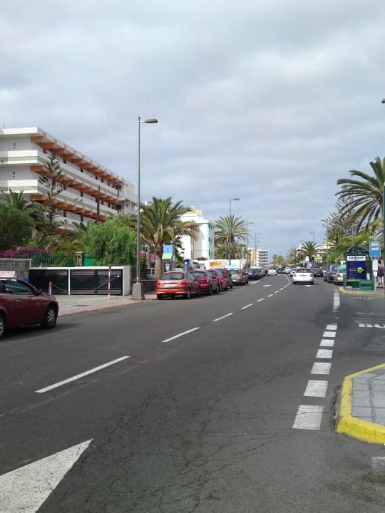 Blick nach links vor dem Hotel Bull Escorial & Spa