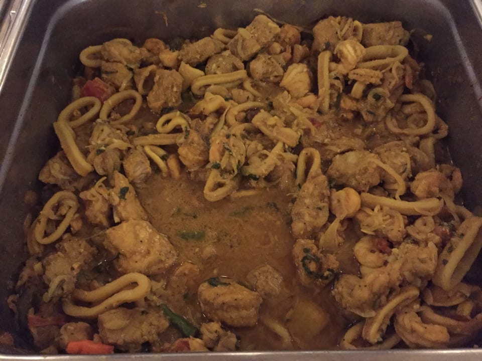 Calamares vergewaltigt und in Soße ertränkt Summer Island Maldives