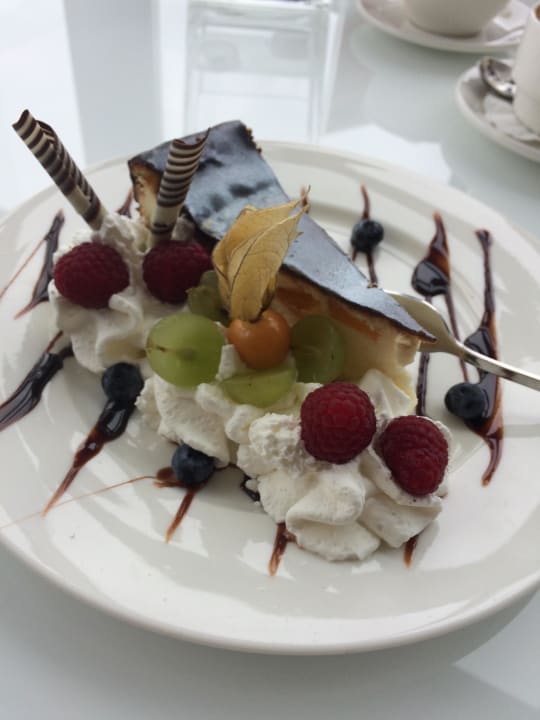 Kuchen in Café Marine Hotel by Zdrojowa