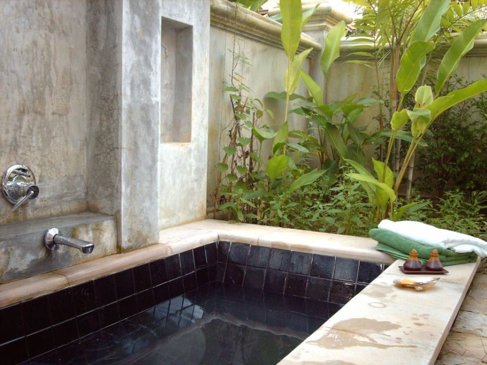 Außenbadewanne der Thai-Villa Khao Lak Bhandari Resort & Spa