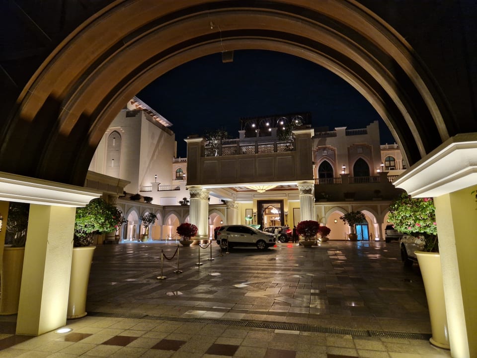 Außenansicht Shangri-La Hotel Qaryat Al Beri