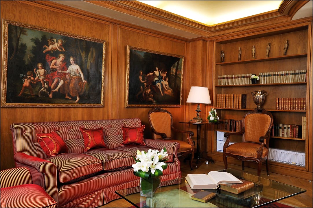 Library Hotel De Vigny
