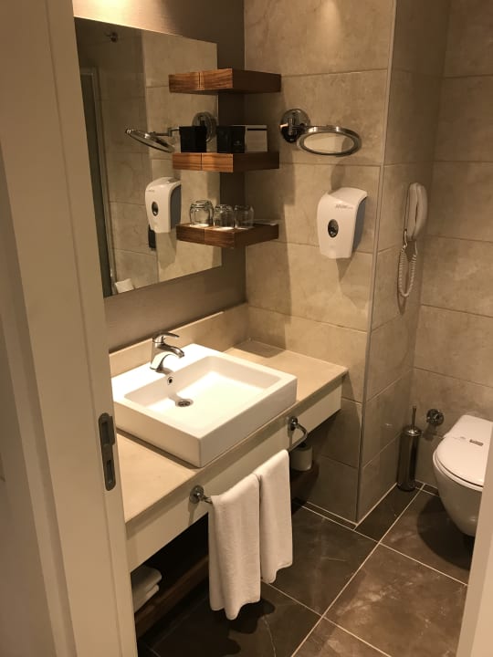 Zimmer Well Palace Side