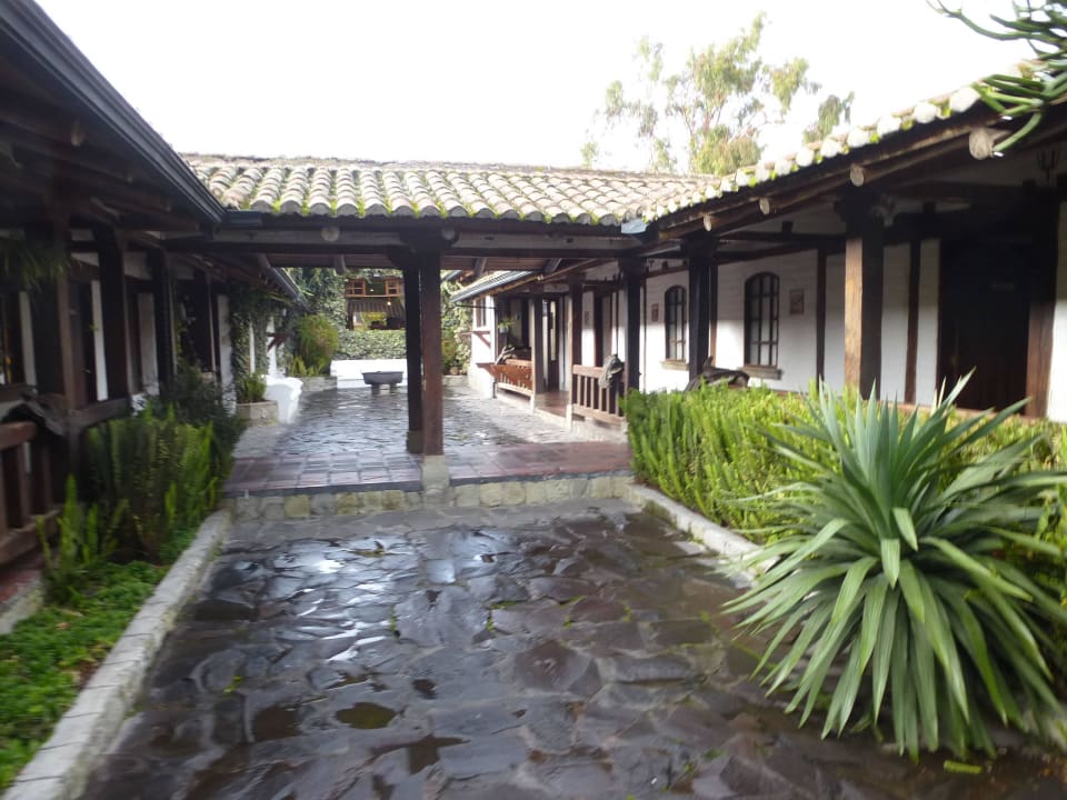 Zu den Zimmern Hotel Hacienda Abraspungo