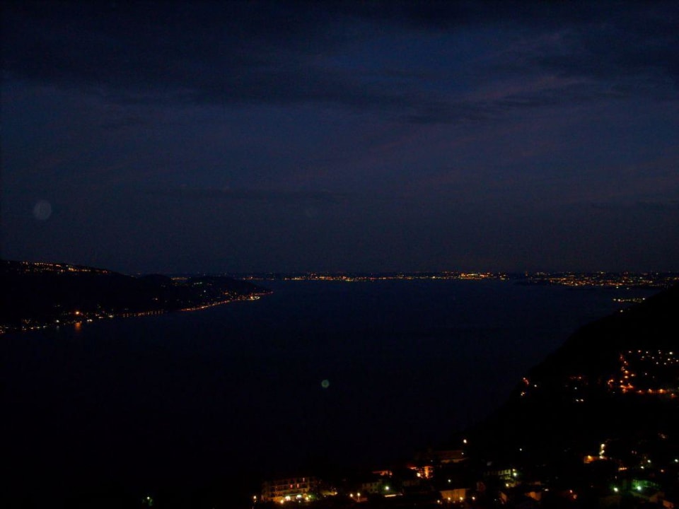 Blick auf den See bei Nacht Residence Panorama La Forca