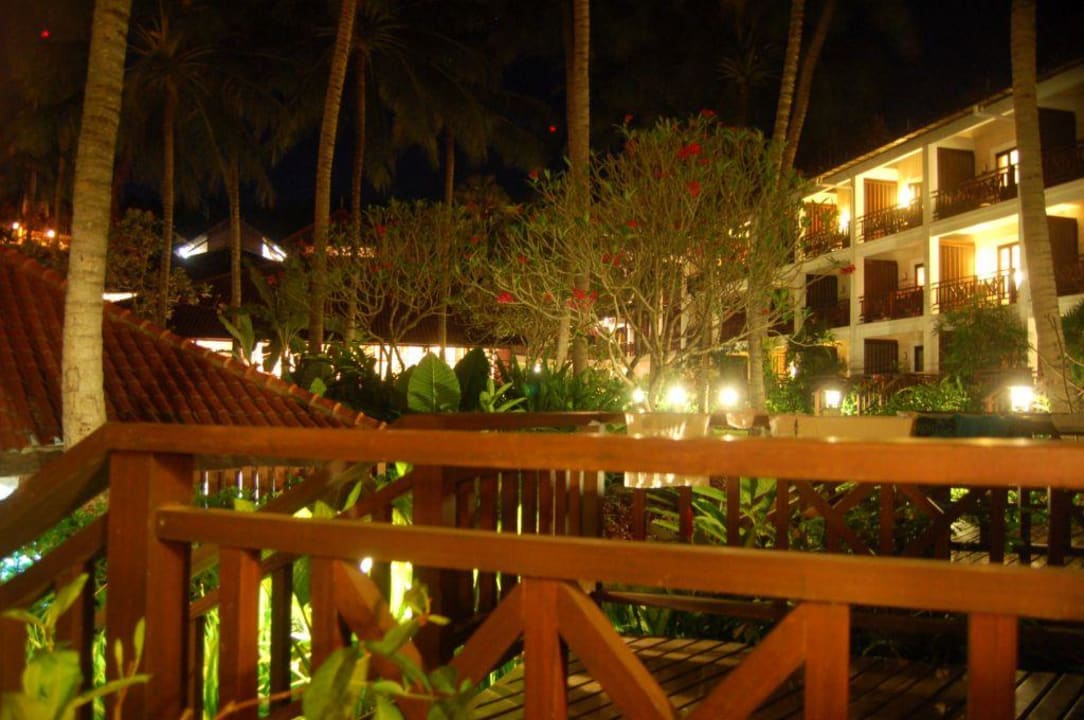 Hotelanlage bei Nacht Hotel Sheraton Senggigi Lombok Beach Resort