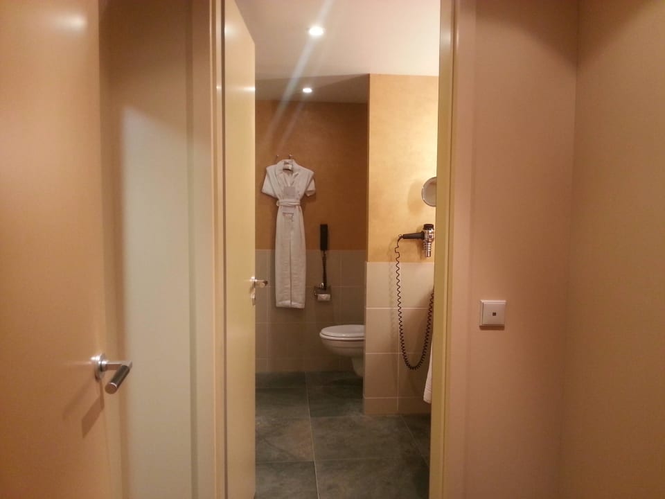 Junior Suite - Blick ins Badezimmer Hotel Le Méridien München