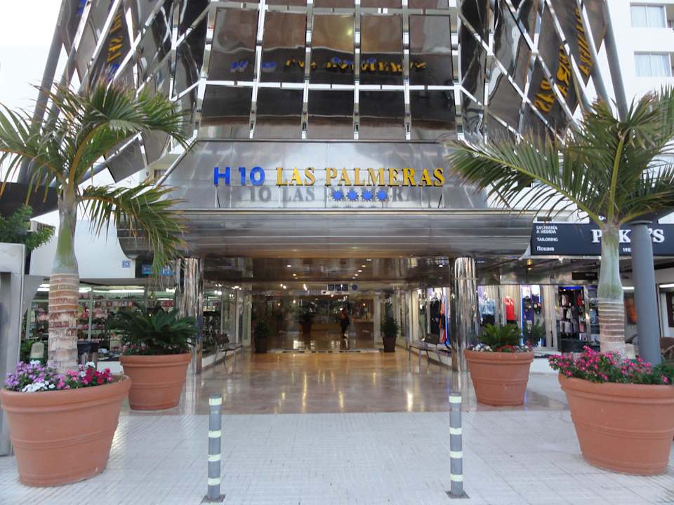 L'entrée de l'hôtel H10 Las Palmeras