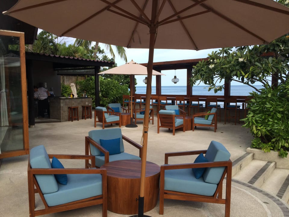 Sitzgelegenheiten + im Hintergrund der Steinofen SAii Koh Samui Villas (adult only 12+)