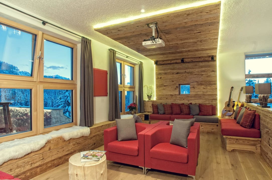 Fernsehreum + Gitarren Alpine Hotel Gran Fodá