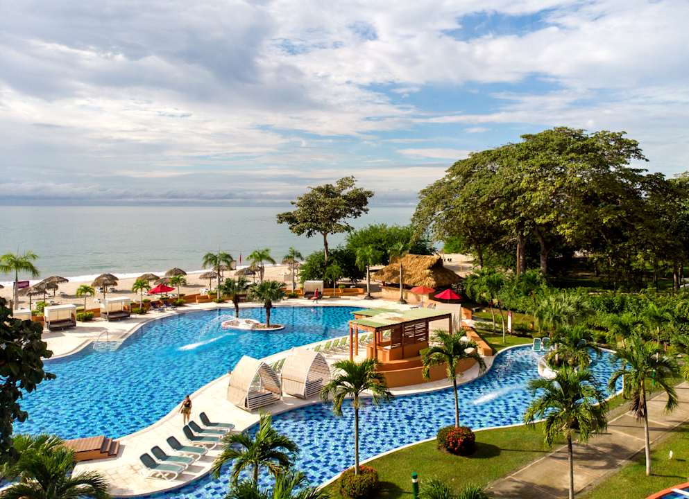 Pool Grand Decameron Panama, A Trademark All Inclusive Resort