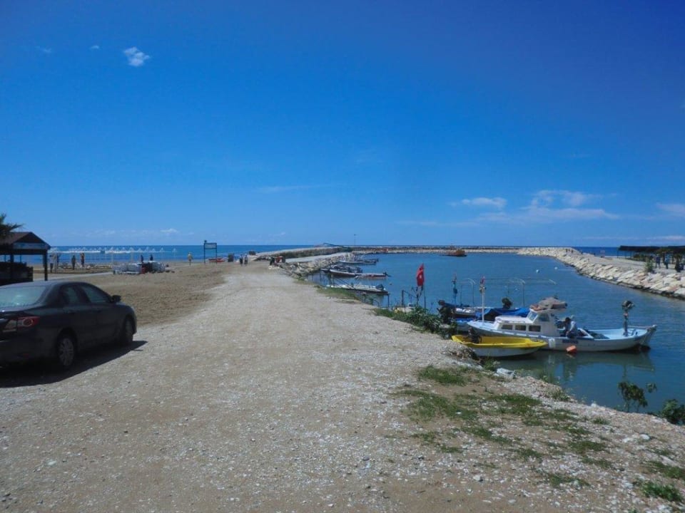 Am Strand hier stinkt es wenn nicht abgepumpt wird Aydinbey Kings Palace & Spa