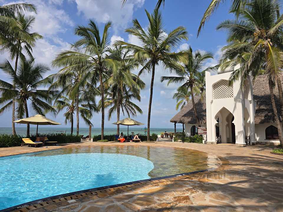 Pool Bluebay Beach Resort & Spa