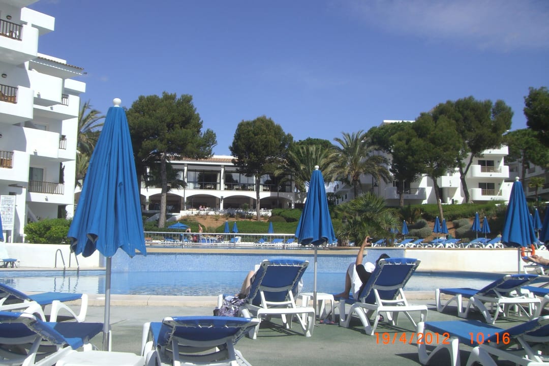 Blick vom Pool zum Haupthaus Inturotel Esmeralda Park
