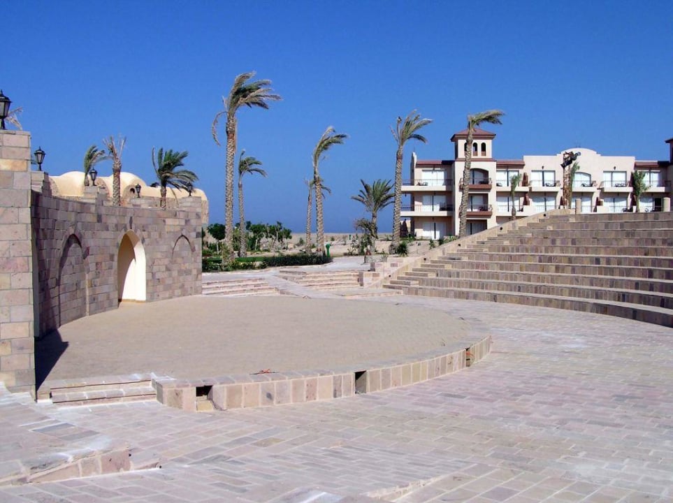 Pensee Royal Garden - Open Air Unterhaltung Pensée Royal Garden Beach Resort