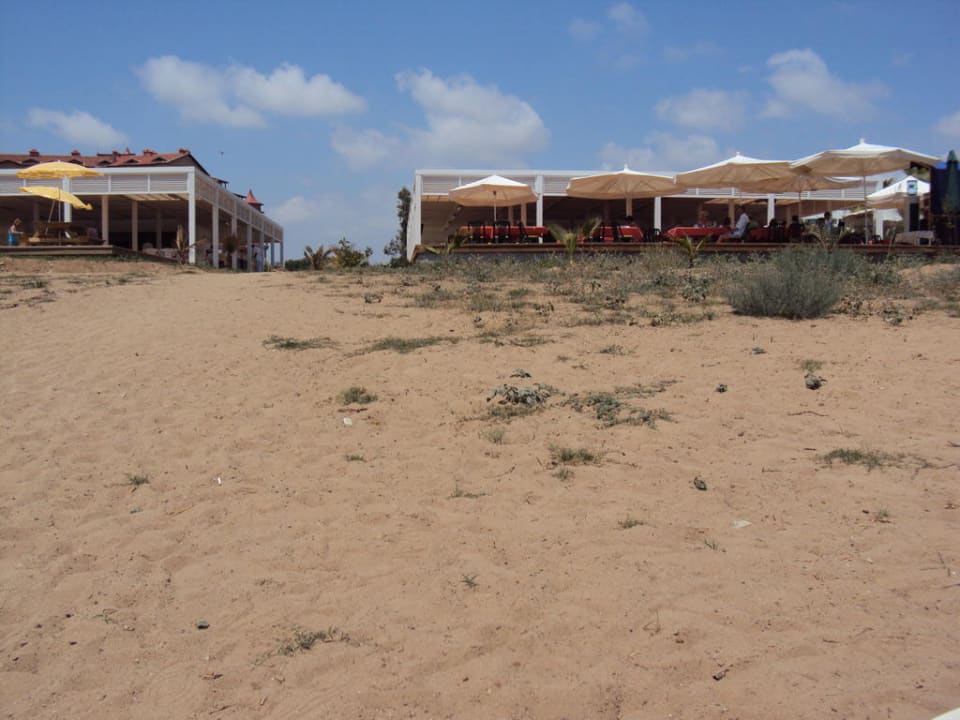 Rechts, die Strandbar Hotel Orfeus Park