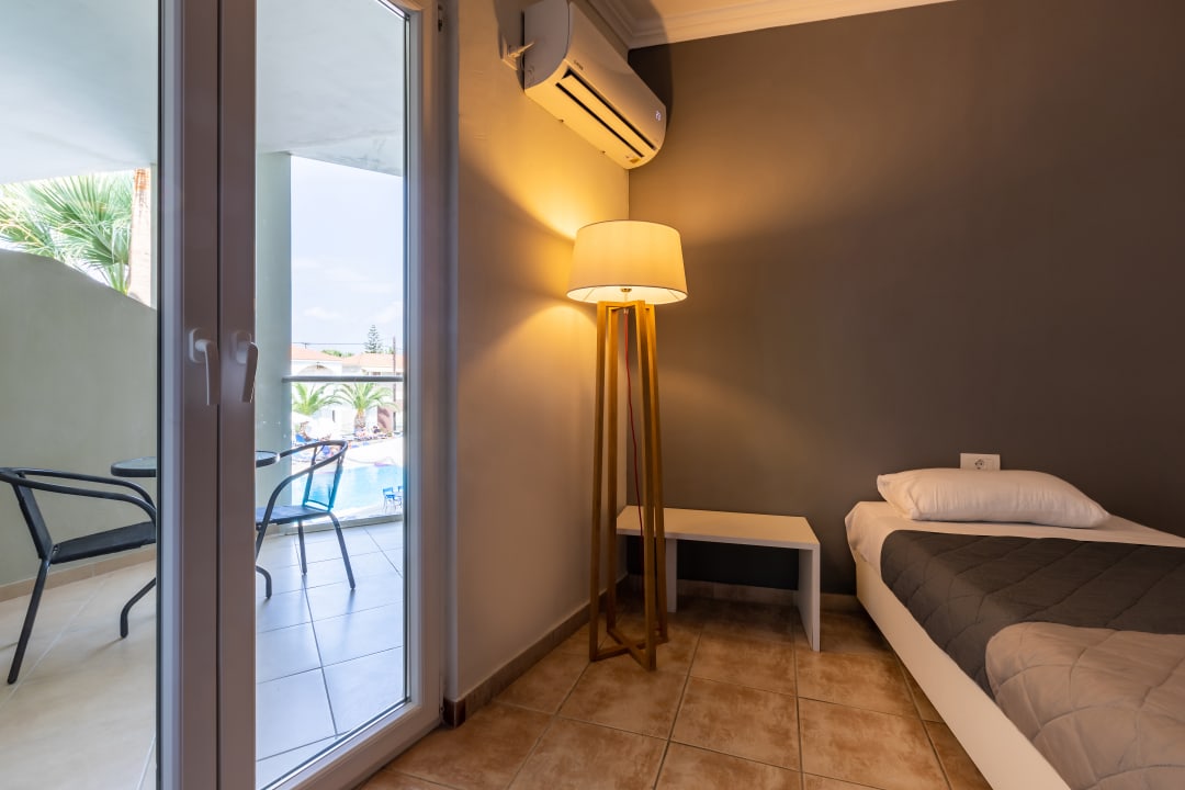 Zimmer Cameo Beach Resort