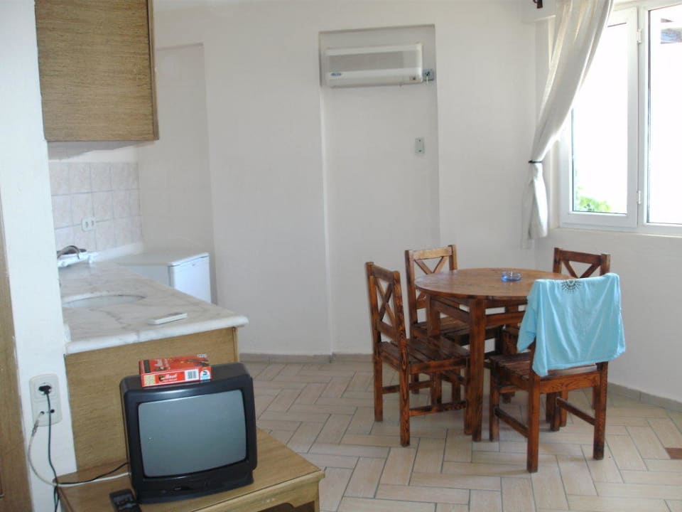 Küchenzeile, Essecke, TV Atak Apart Hotel