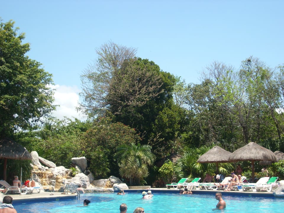 Teil der Poolanlage Hotel Riu Tequila