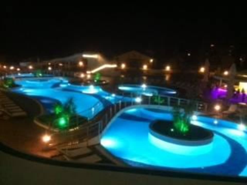 Poolanlage bei Nacht Laguna Beach Alya Resort & Spa Hotel