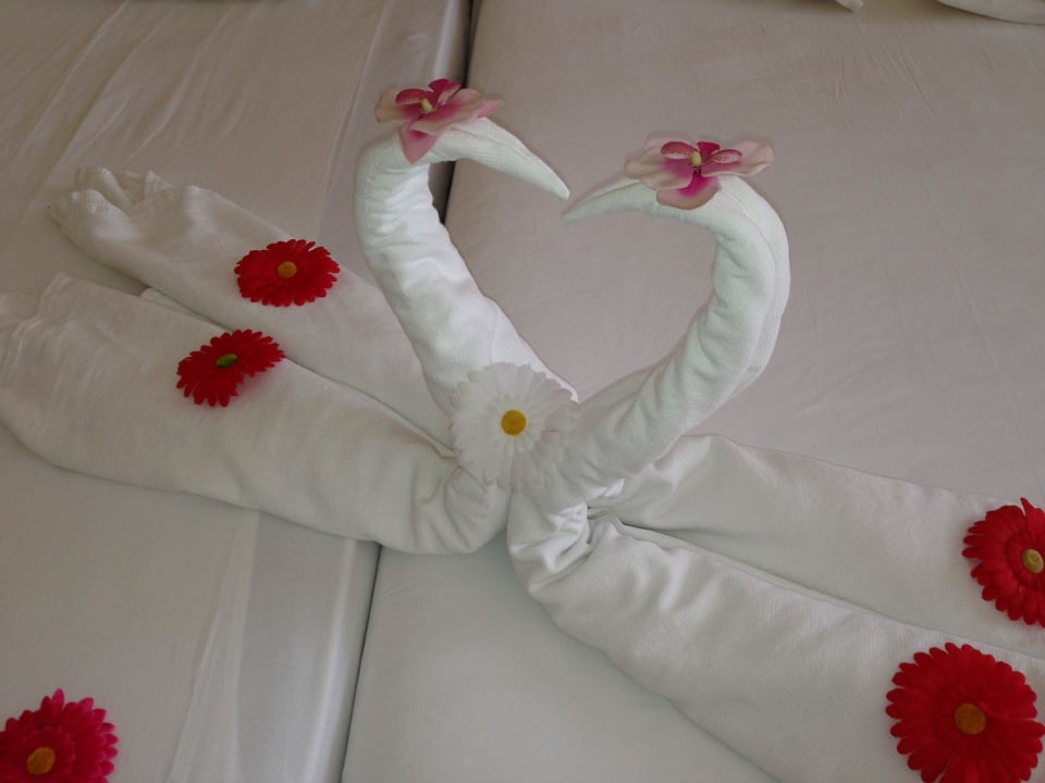 Wahnsinn! Aska Hotel Just in Beach