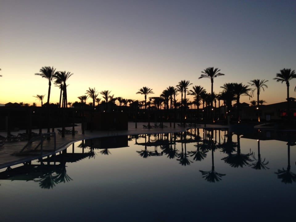 Sonnenuntergang am Pool Cleopatra Luxury Resort Makadi Bay
