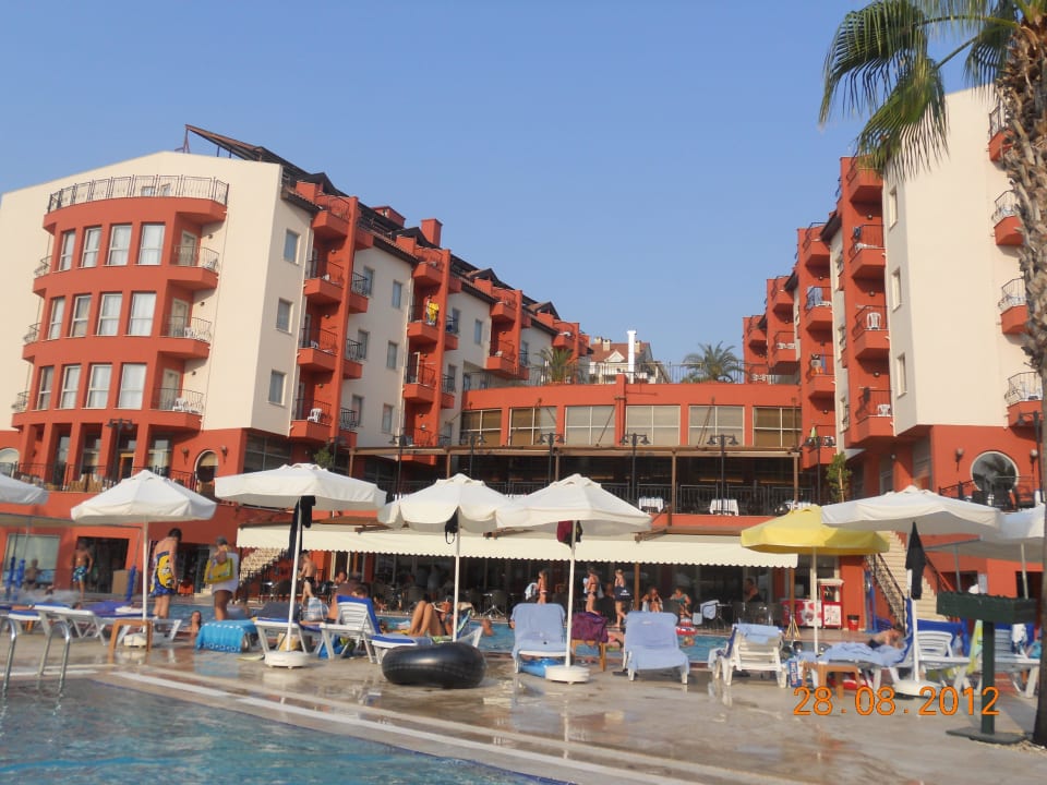 Hotel von der Poolseite Royal Atlantis Beach Hotel
