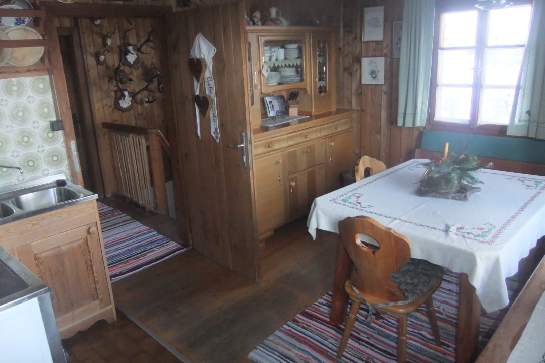 Die Wohnküche mit Holzherd zum Beisammen sein! Schneiderhütte