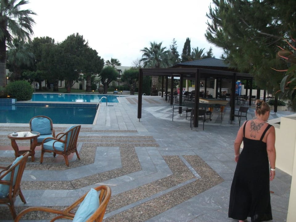 Towards the Gardens Phãea Cretan Malia