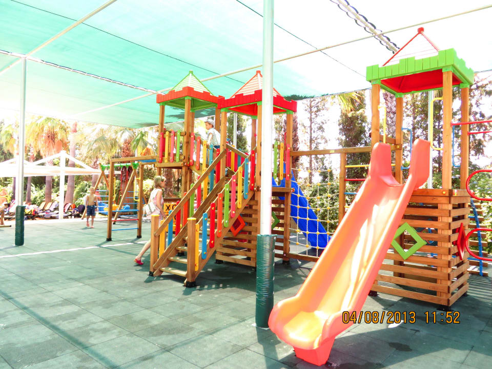 Kinderspielplatz mit Sonnenschutzsegel Club Grand Side