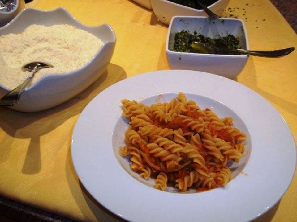 Vitales Mittagsbüffet - frische Pasta Alphotel Tyrol
