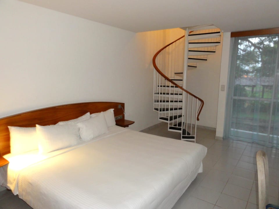 Schlafzimmer im Erdgeschoss La Creole Beach Hotel & Spa